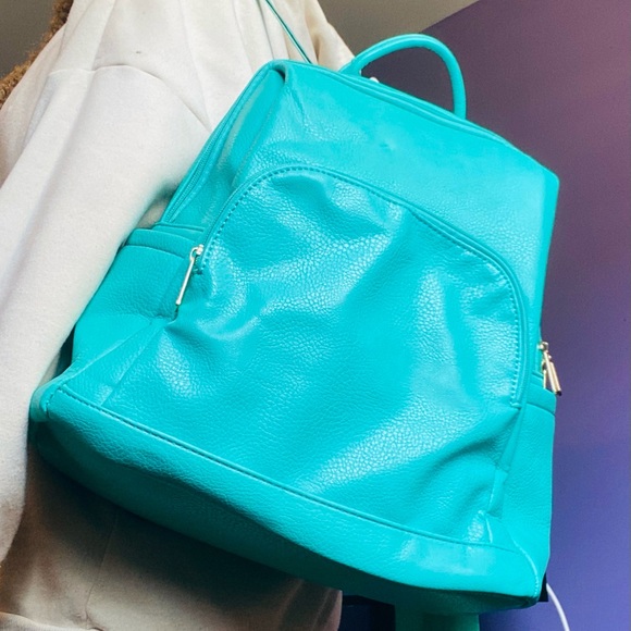 Green backpack medium size good for school - Picture 6 of 8